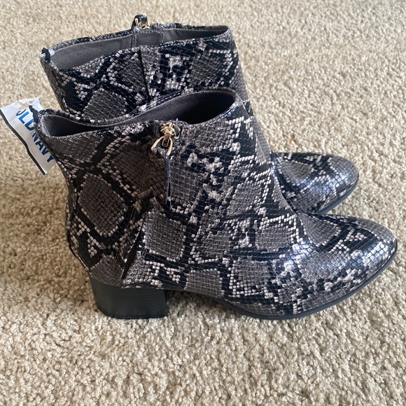 NWT Old navy snakeskin print boots. - Picture 2 of 9